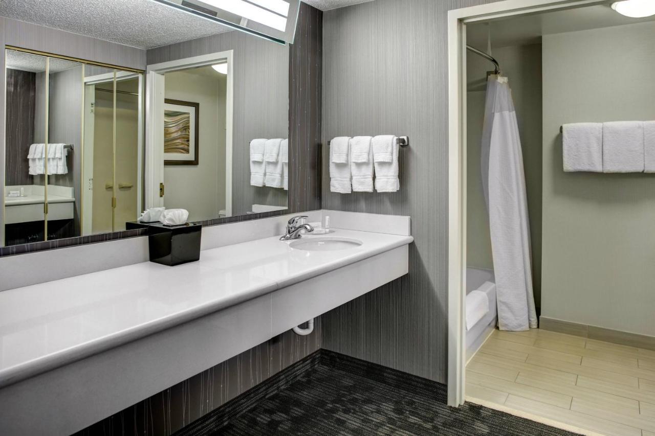 Courtyard By Marriott Cleveland Westlake Exteriör bild