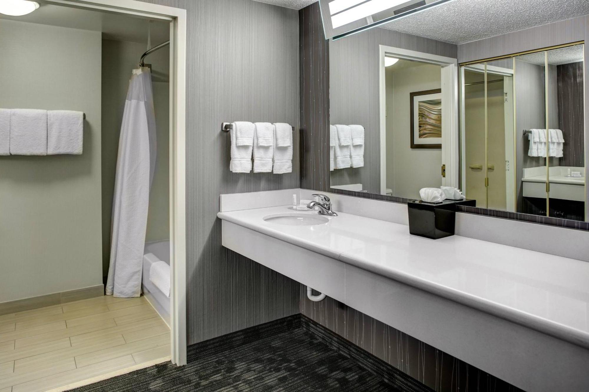 Courtyard By Marriott Cleveland Westlake Exteriör bild
