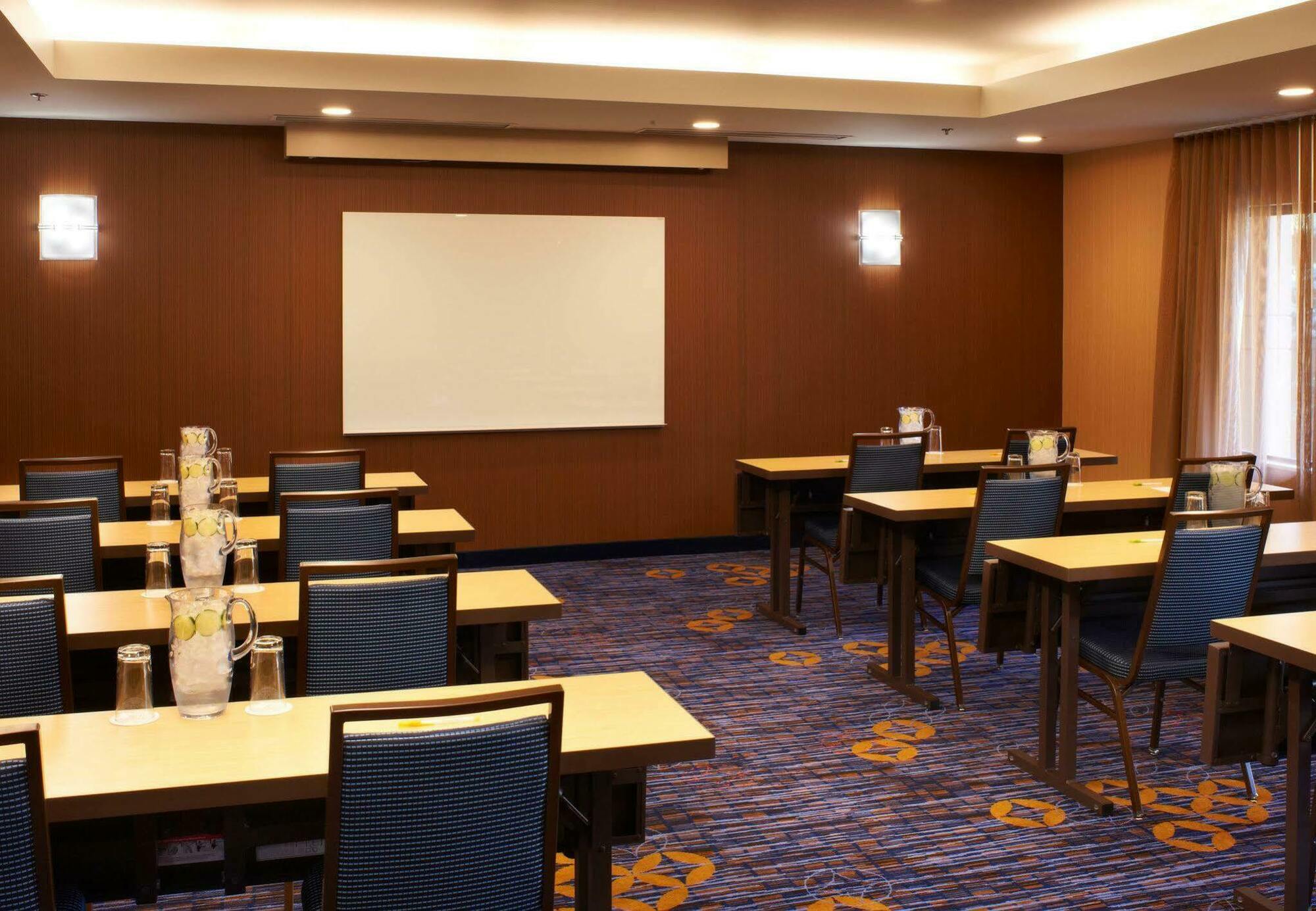 Courtyard By Marriott Cleveland Westlake Business bild